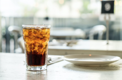 Hubungan Antara Konsumsi Minuman Bersoda dan Kepadatan Tulang yang Rendah